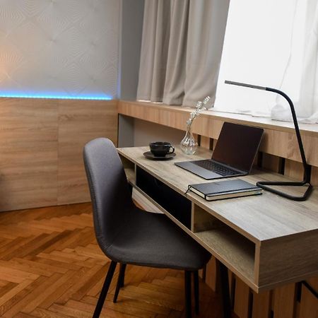 City Center Getaway - Cozy Accommodation For Your Perfect Stay Bucureşti Ngoại thất bức ảnh